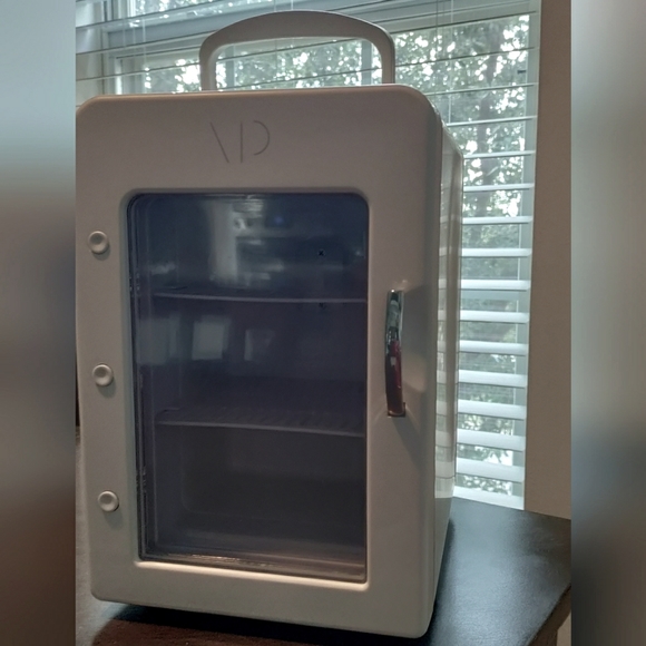 COPY - COPY - Vanity Planet Beauty Fridge - Picture 1 of 4